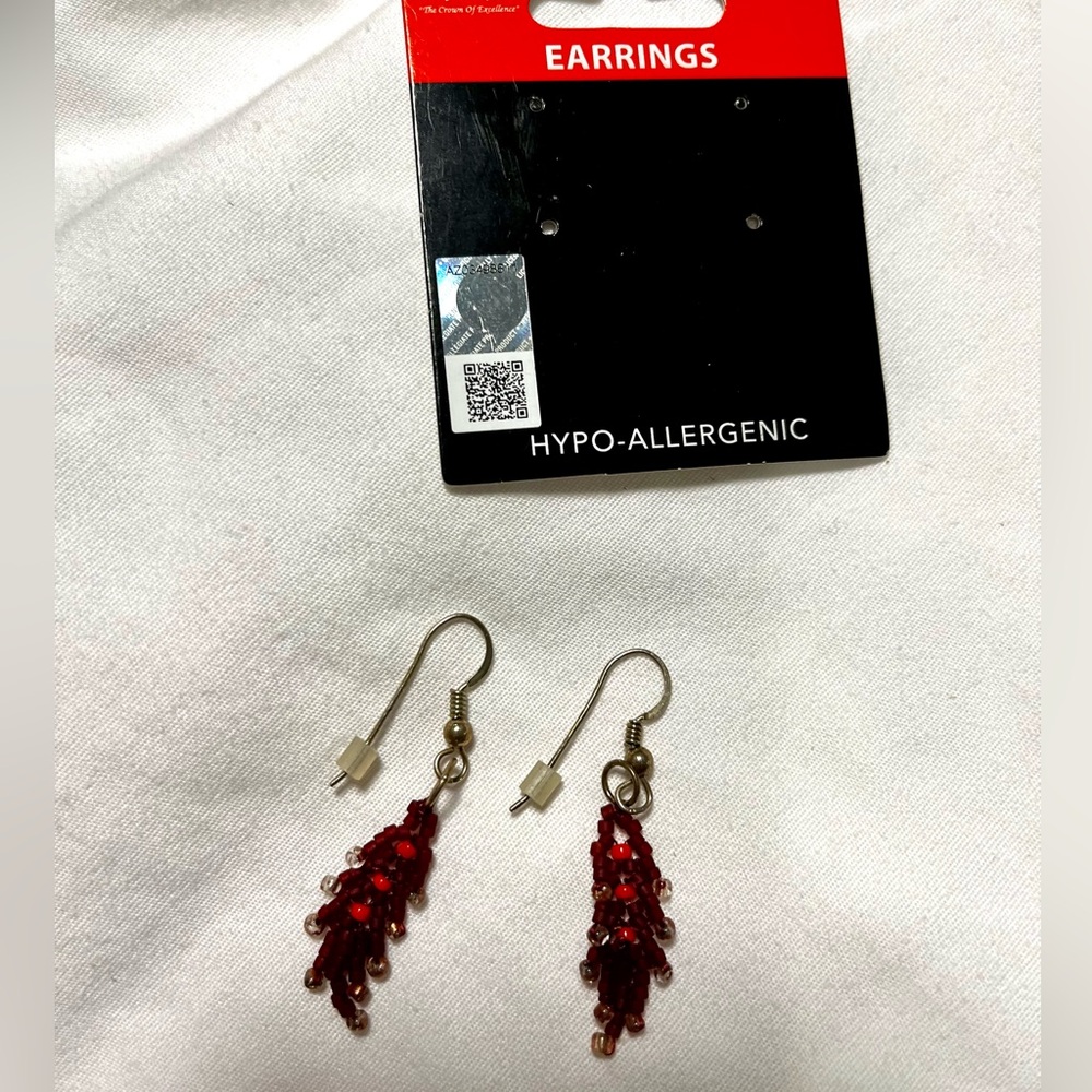 Virginia Tech Hokie earrings- Beaded Dangle Leaf Design- NEW - Picture 4 of 7